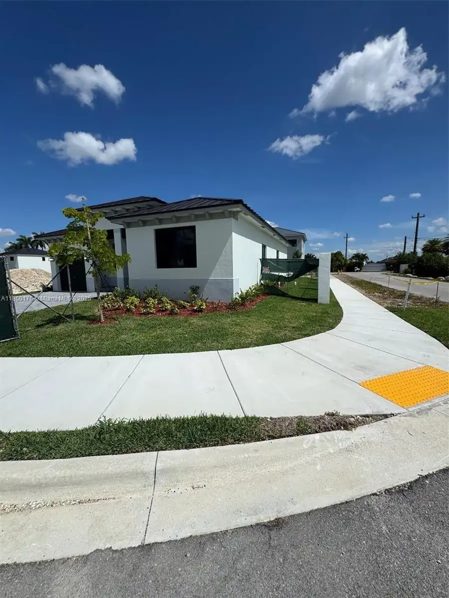 18901 SW 316th Ter, Homestead FL 33030 photo 3