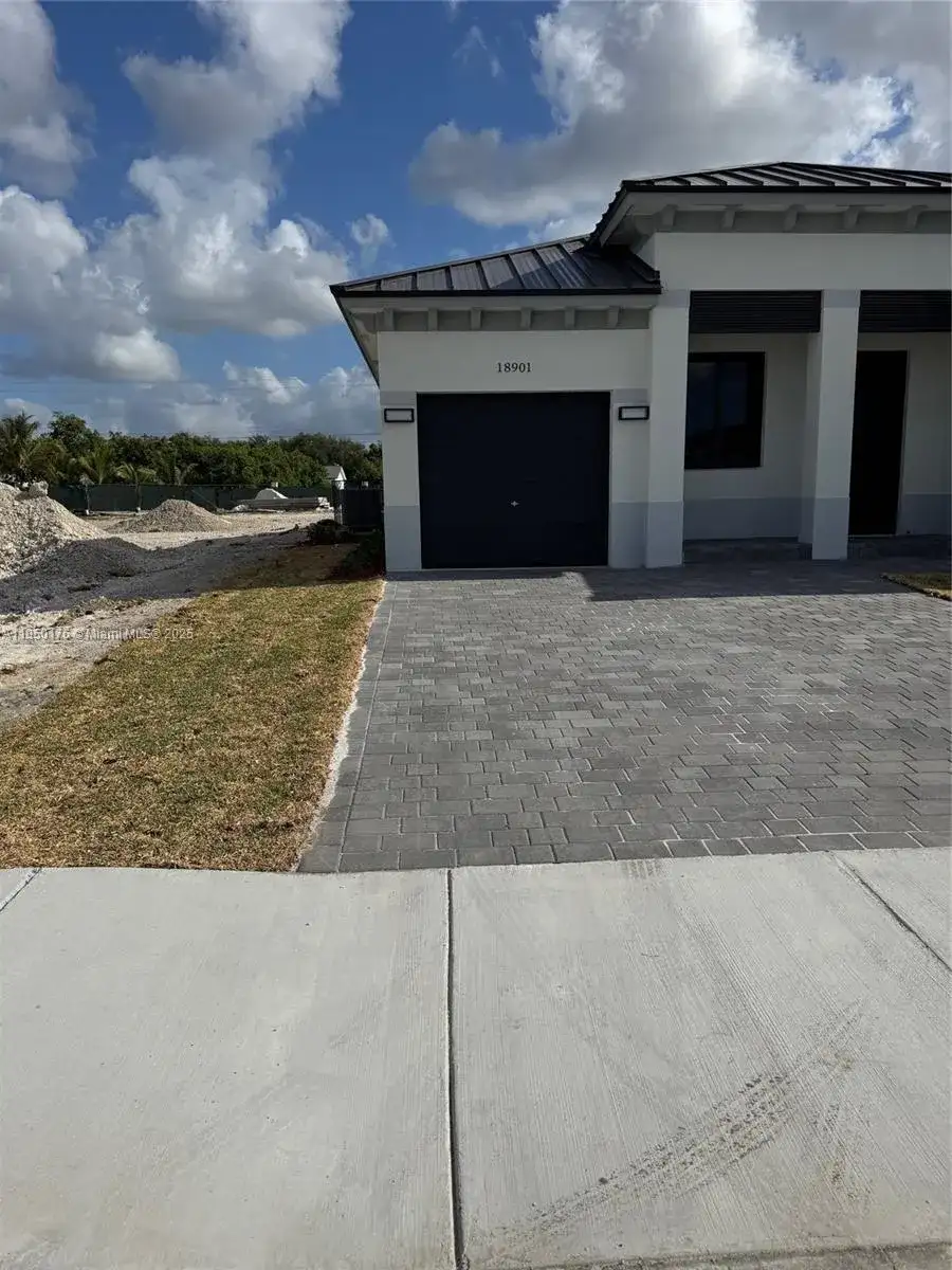 18901 SW 316th Ter, Homestead FL 33030 photo 5