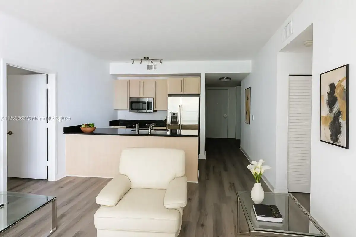 79 SW 12th St, Miami FL 33130 photo 2