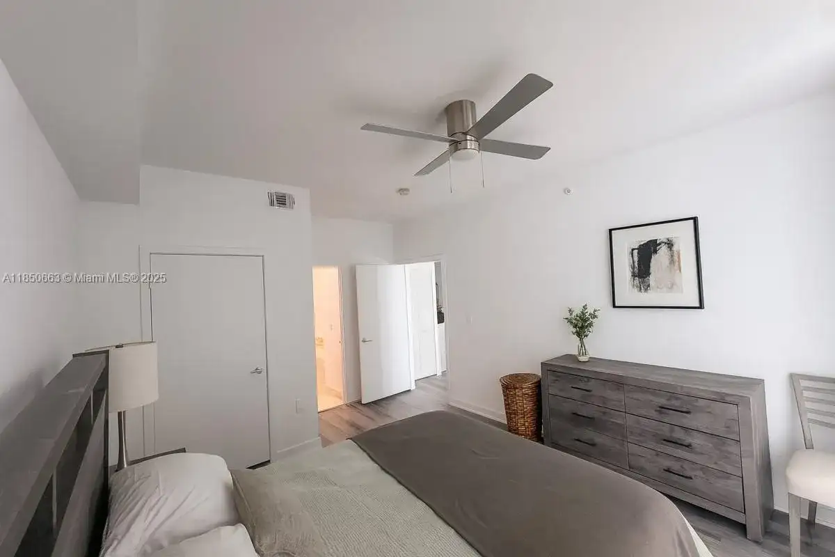 79 SW 12th St, Miami FL 33130 photo 5