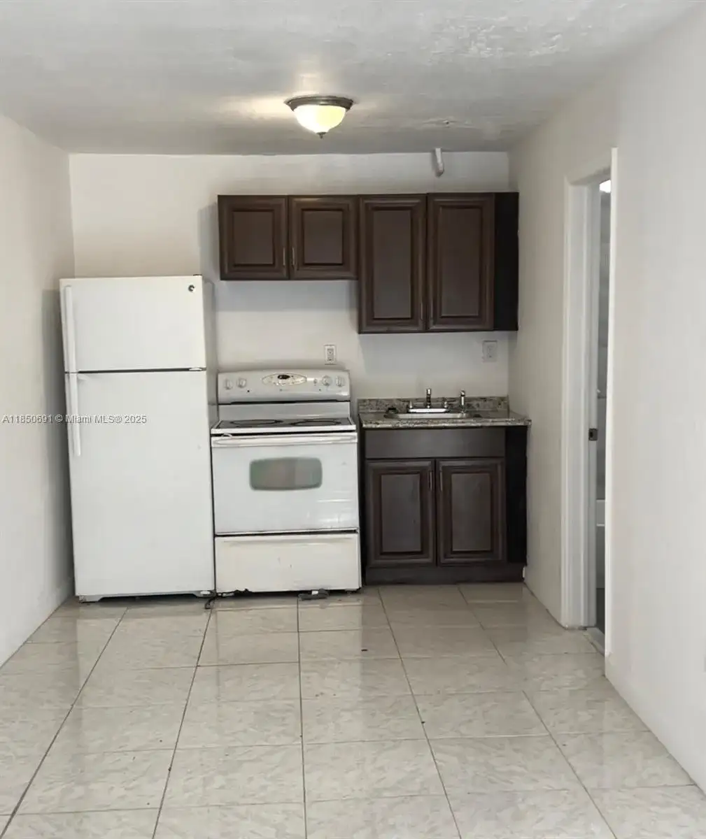 1427 NW 2nd Ave, Florida City FL 33034 photo 3