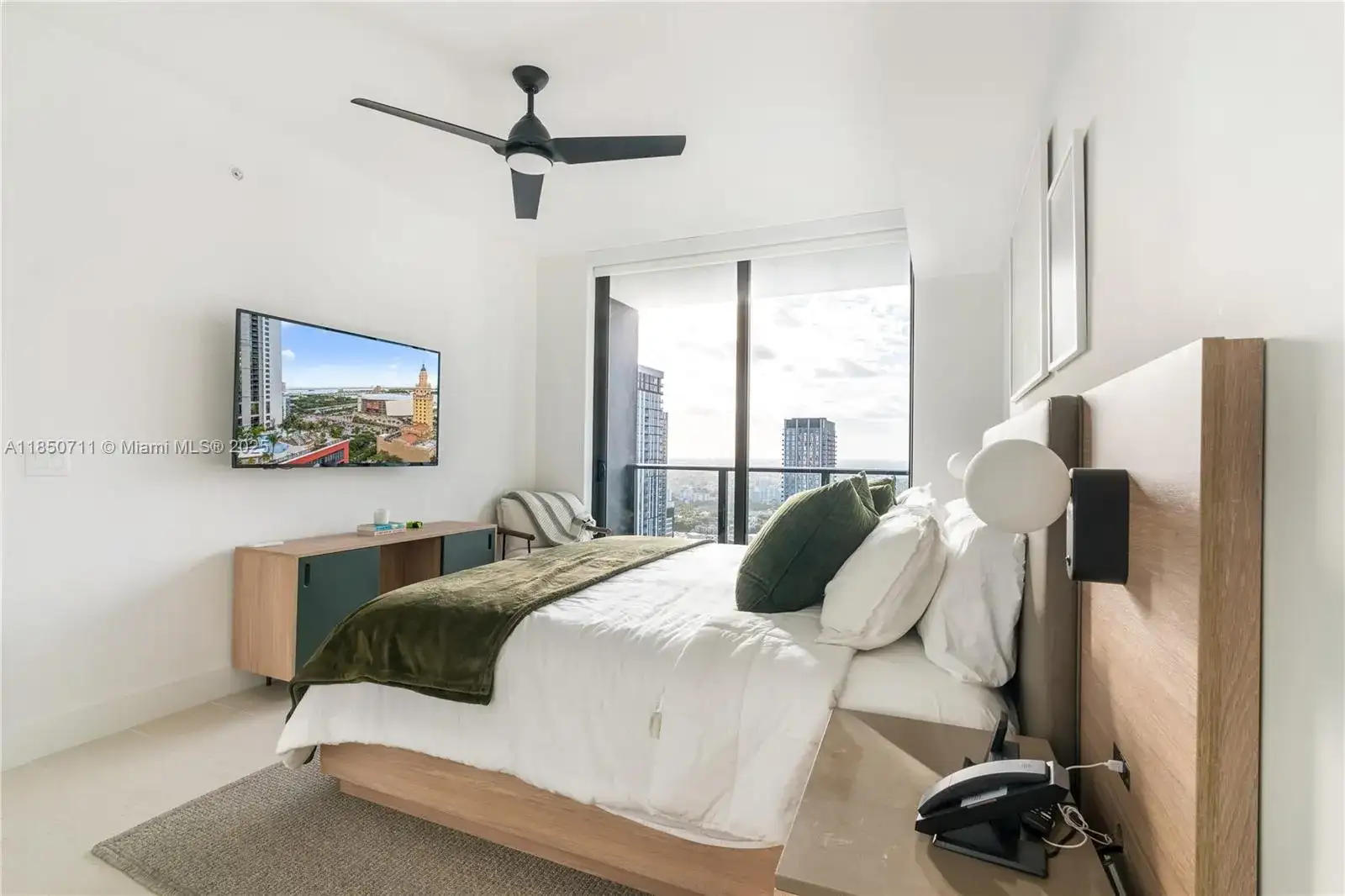 601 NE 1 AVE # 3604, Miami FL 33132 photo 2