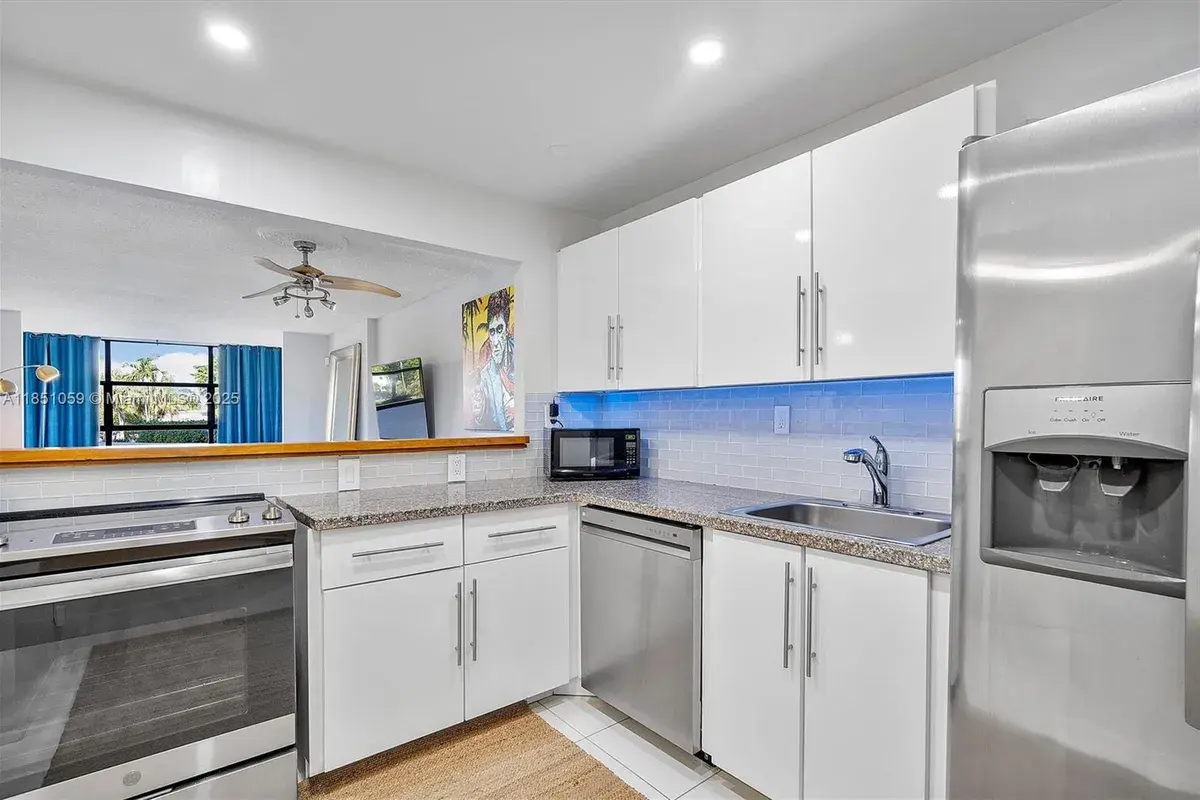 600 Parkview Dr # 227, Hallandale Beach FL 33009