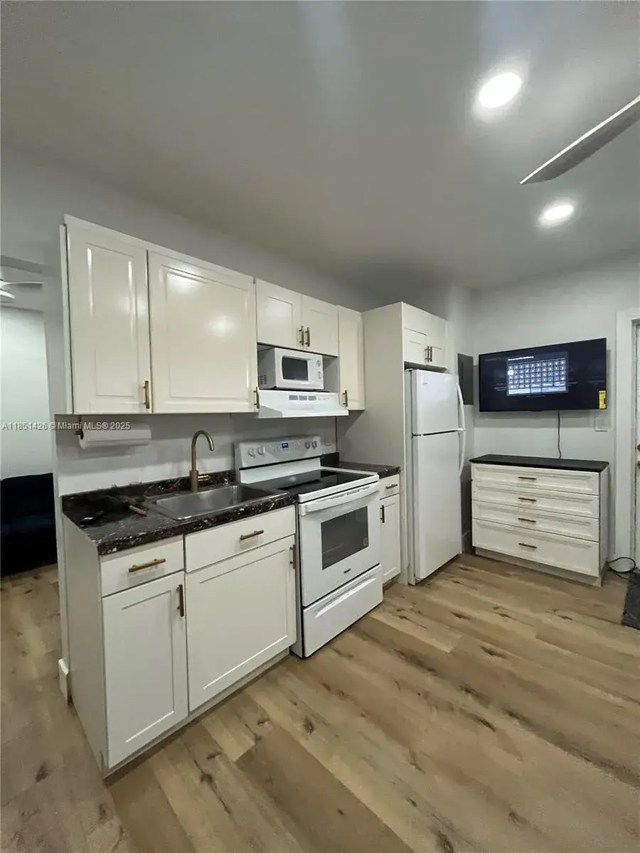 2410 Thomas St # 3c, Hollywood FL 33020