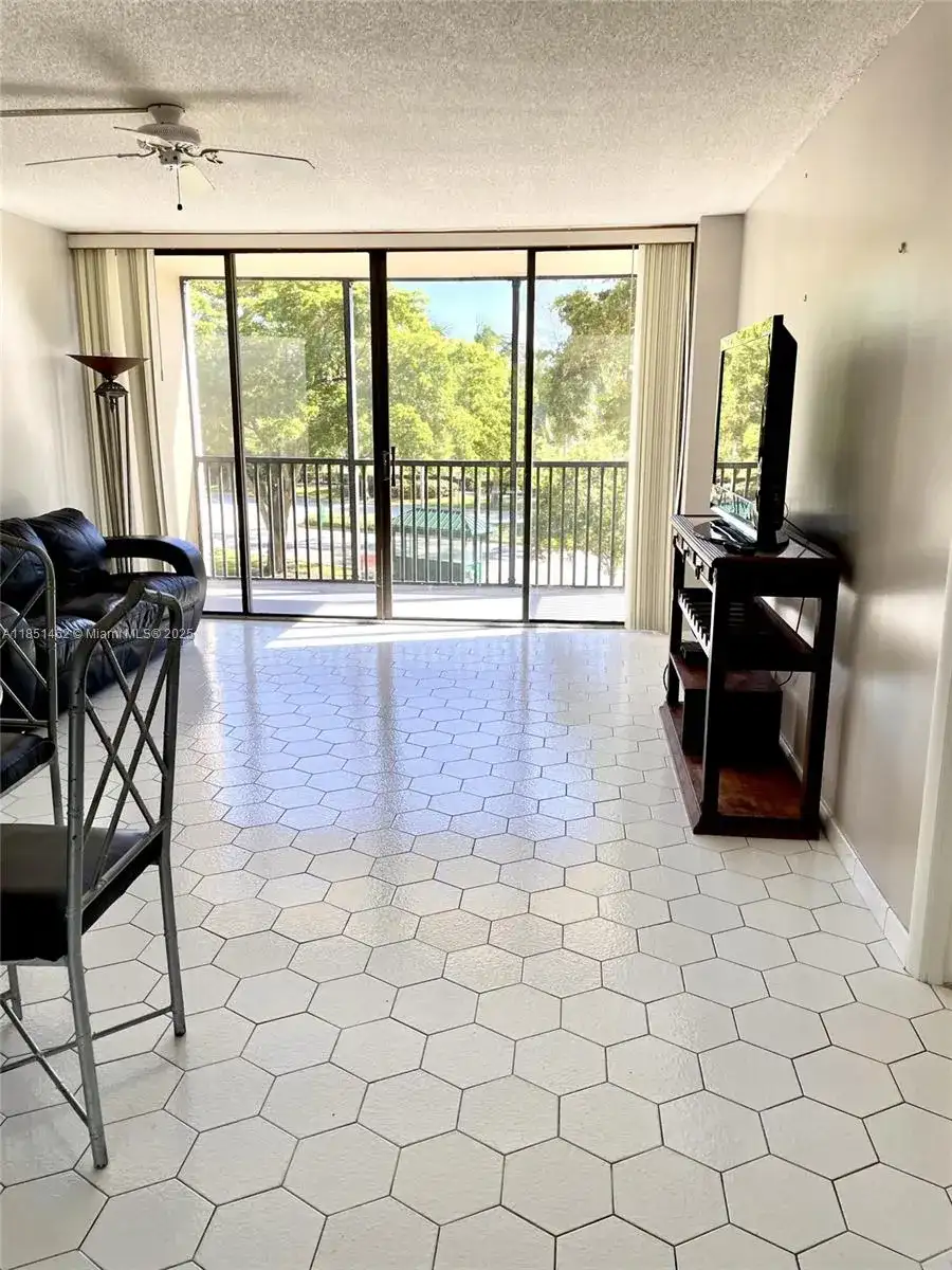 3301 N Country Club Dr # 309, Aventura FL 33180 photo 2