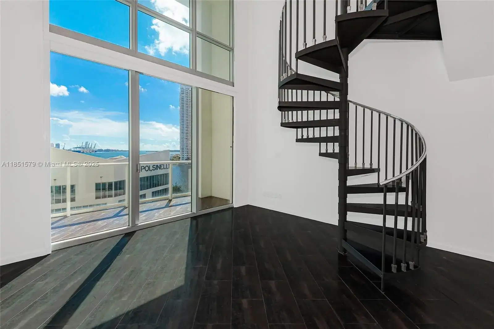 300 S Biscayne Blvd # 826, Miami FL 33131 photo 4