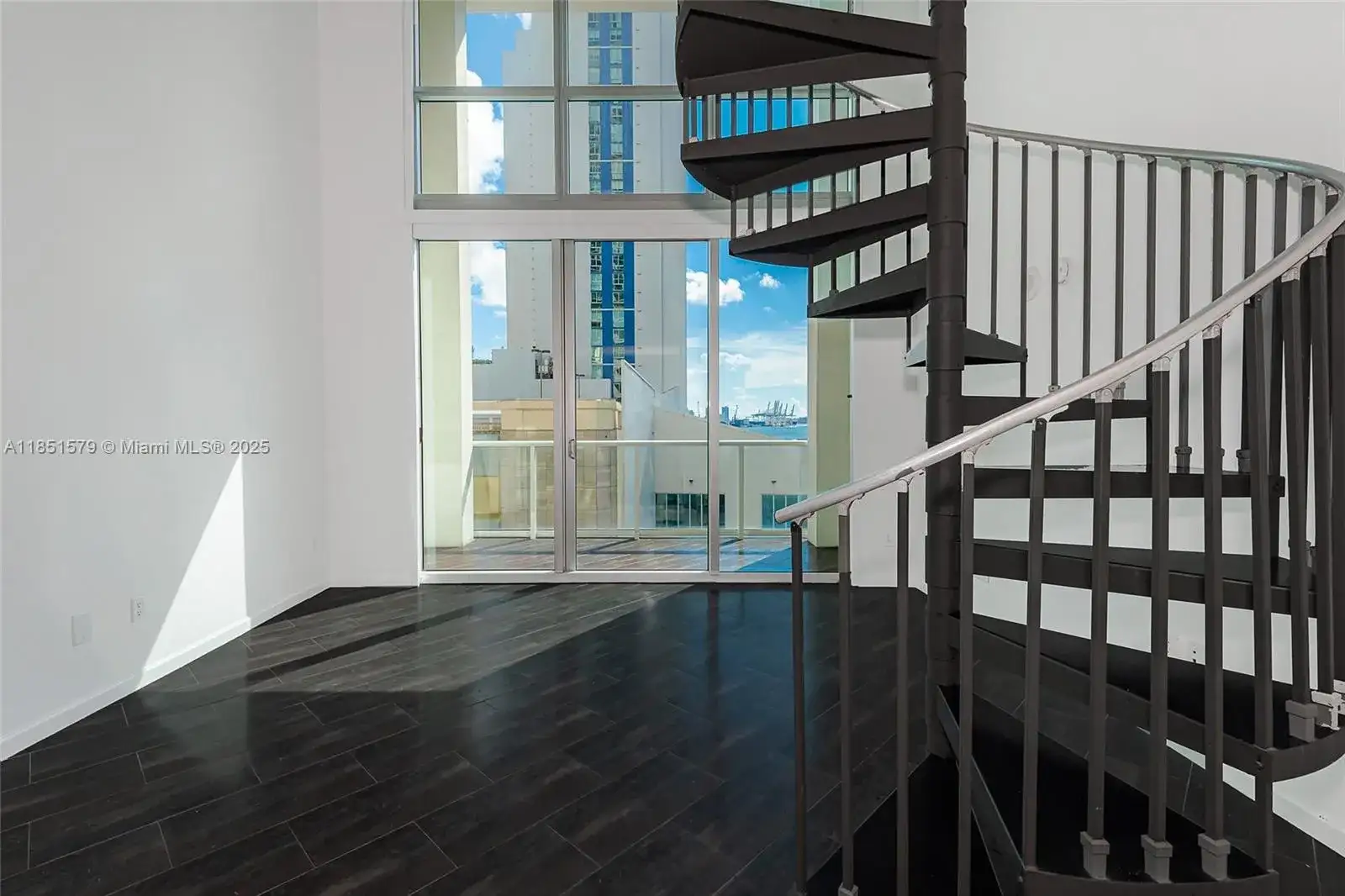 300 S Biscayne Blvd # 826, Miami FL 33131 photo 5