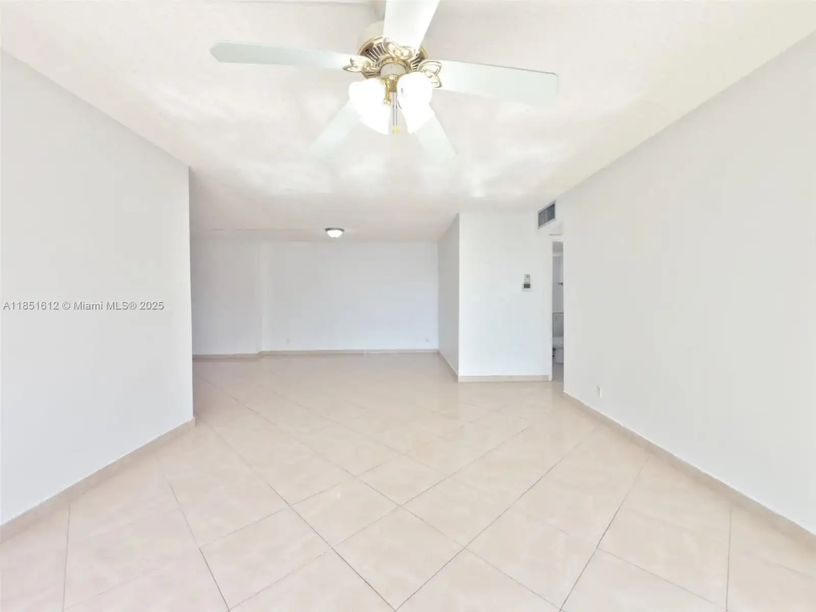 942 NE 199th St # 302, Miami FL 33179 photo 3