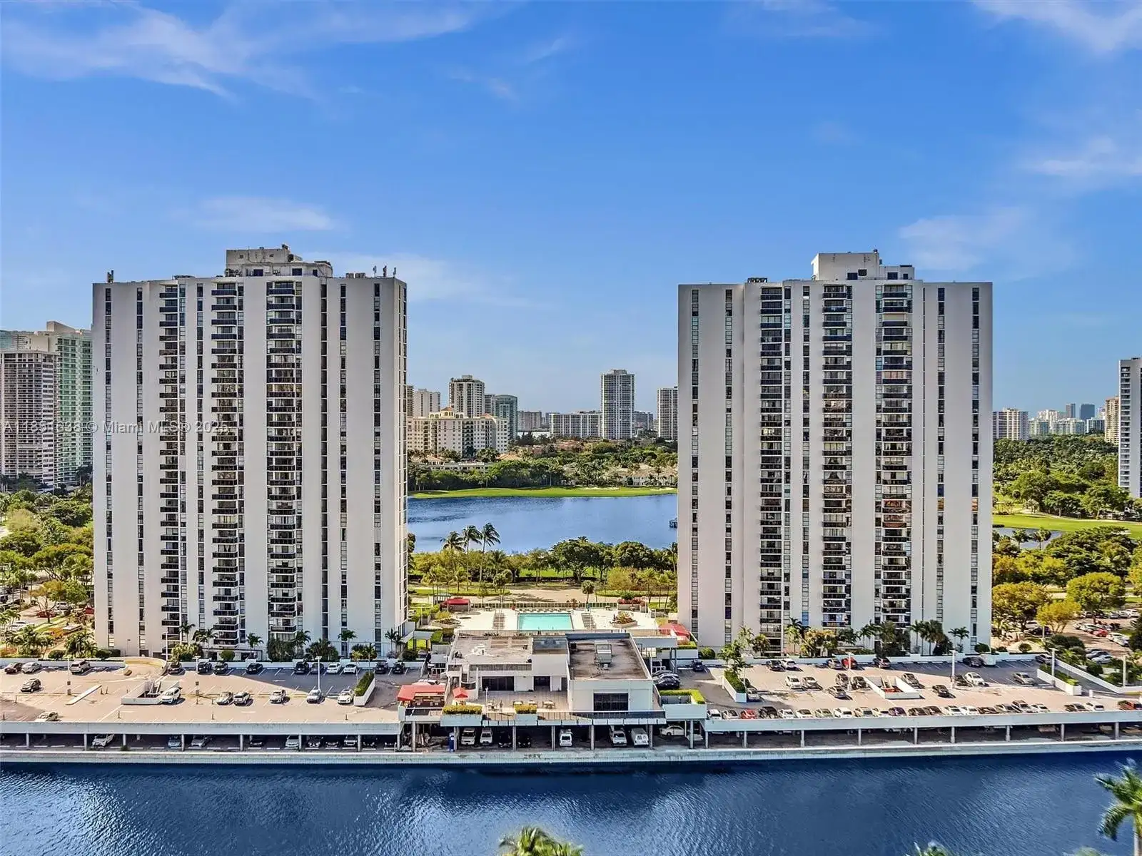 3675 N Country Club Dr # 707, Aventura FL 33180 photo 2