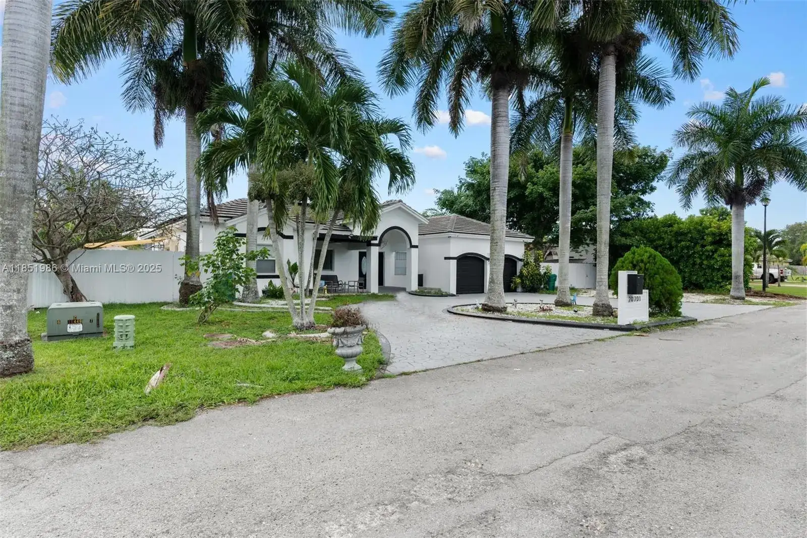 20701 SW 132nd Ct, Miami FL 33177 photo 2