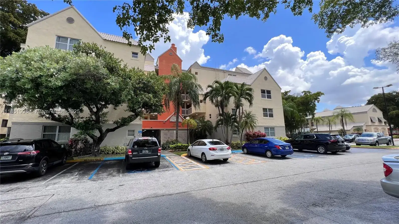 8323 Lake Dr # 406, Doral FL 33166 photo 2
