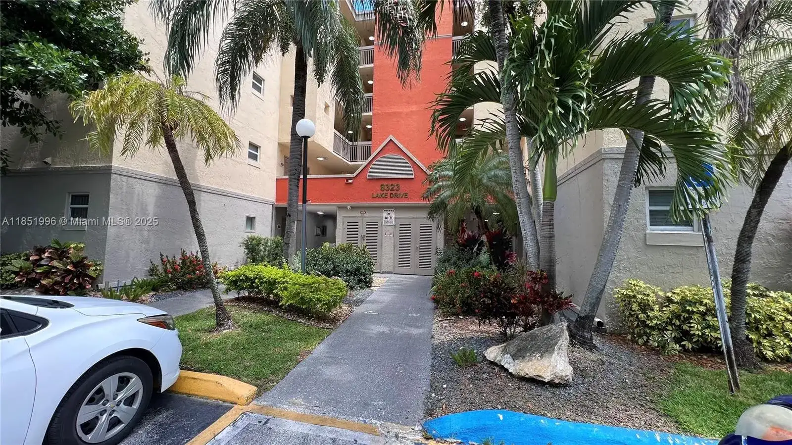 8323 Lake Dr # 406, Doral FL 33166 photo 3