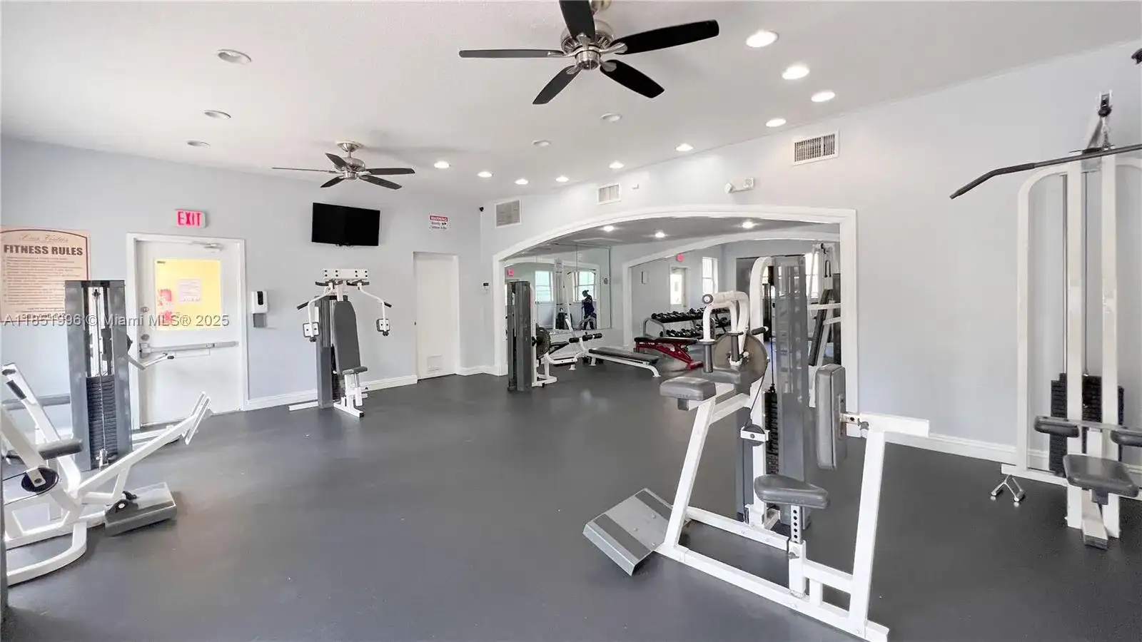 8323 Lake Dr # 406, Doral FL 33166 photo 4
