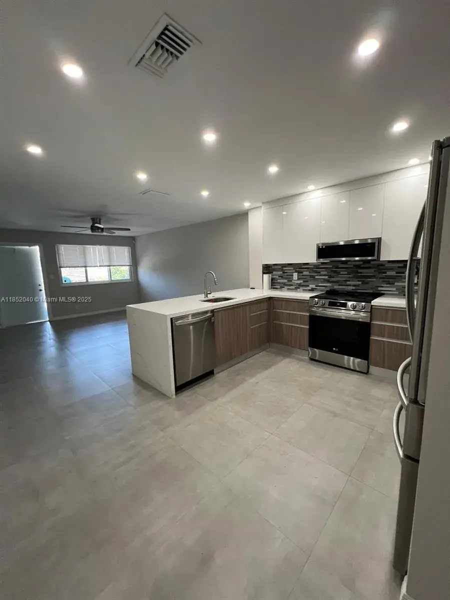 2175 NE 56th St # 211, Fort Lauderdale FL 33308