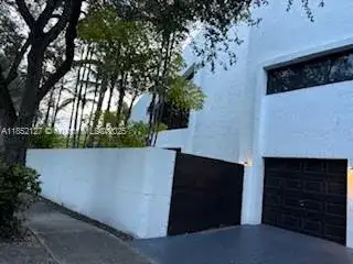 16720 NW 78th Pl, Miami Lakes FL 33016 photo 2
