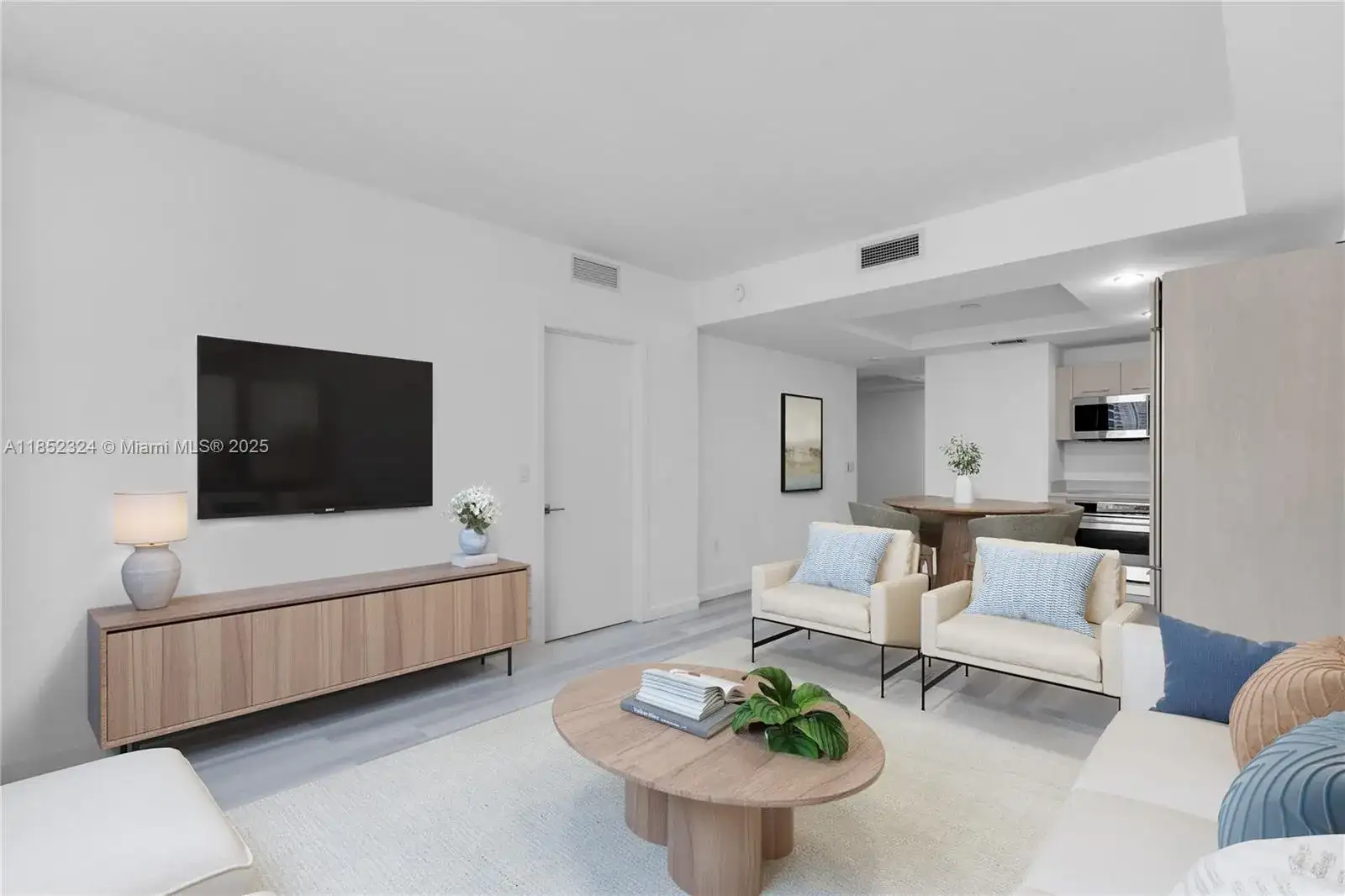 45 SW 9th St # 2204, Miami FL 33130 photo 2
