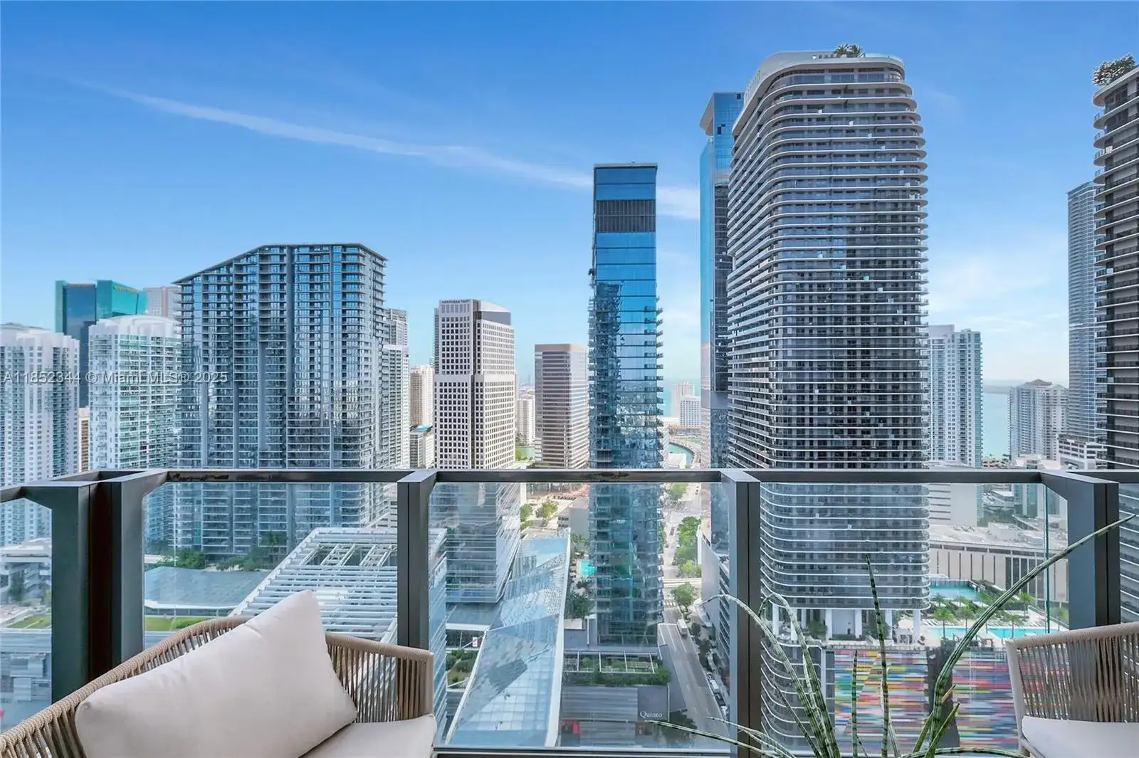 88 SW 7th St # 3003, Miami FL 33130 photo 2