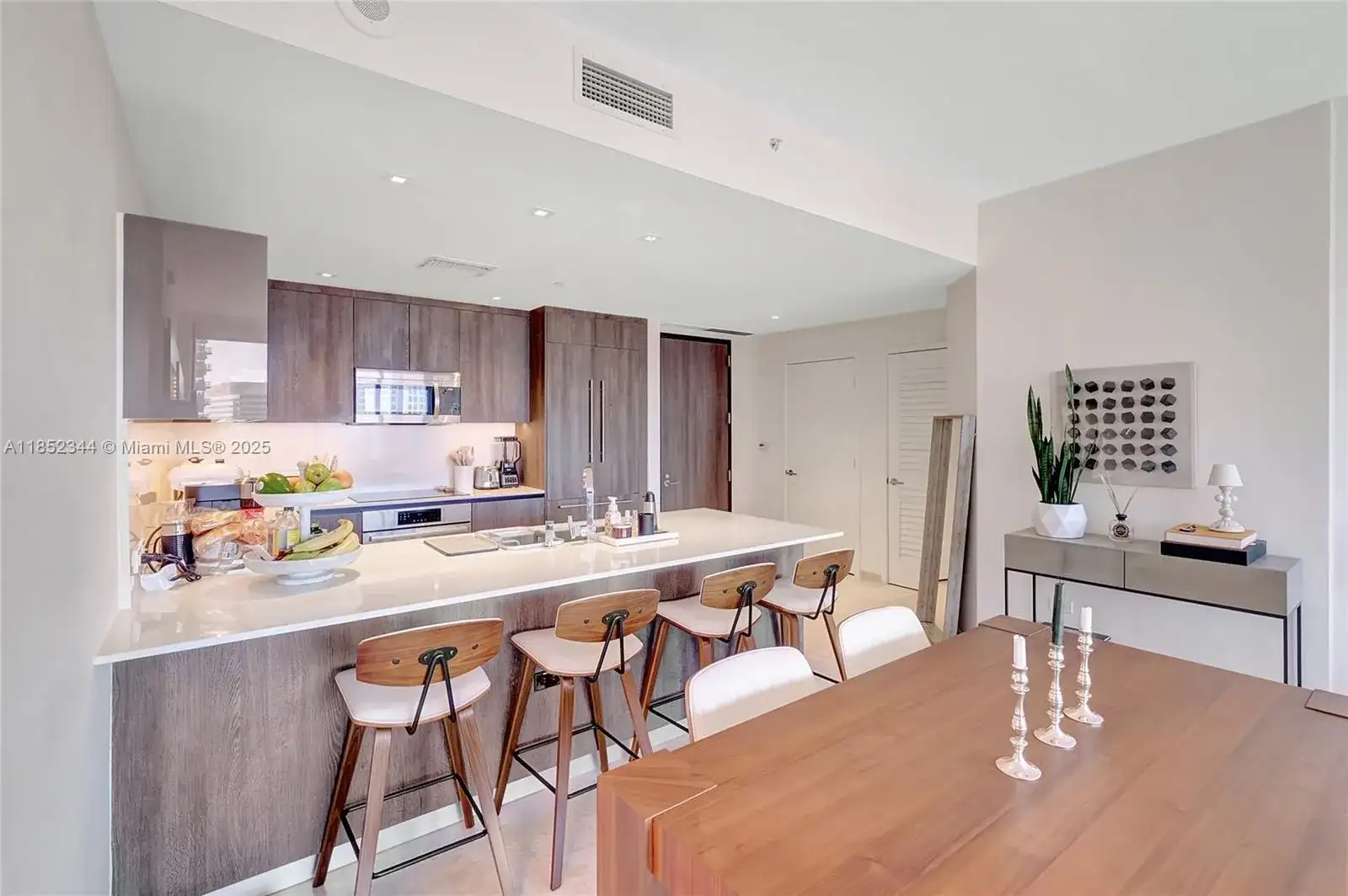 88 SW 7th St # 3003, Miami FL 33130 photo 3