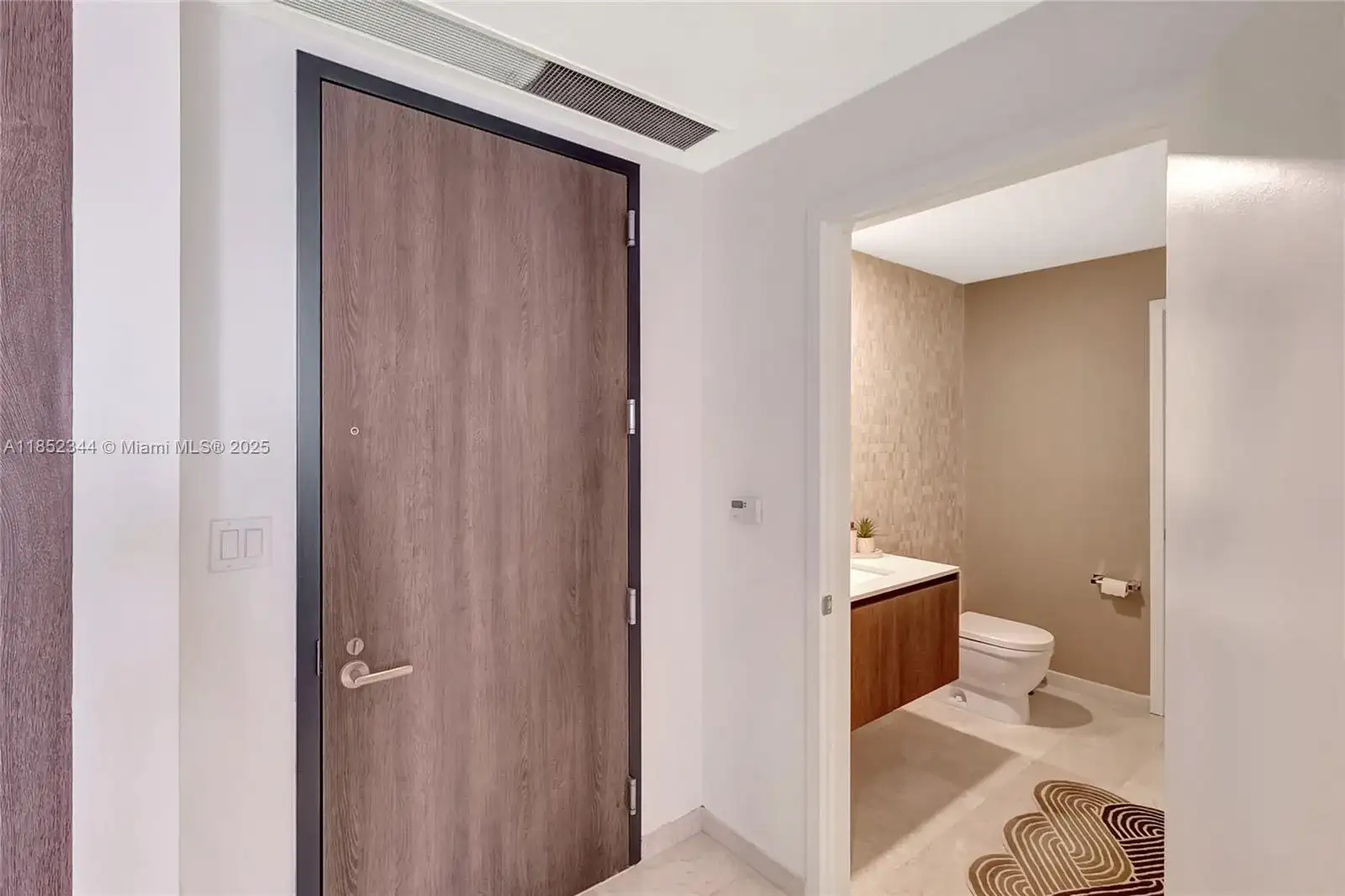 88 SW 7th St # 3003, Miami FL 33130 photo 5