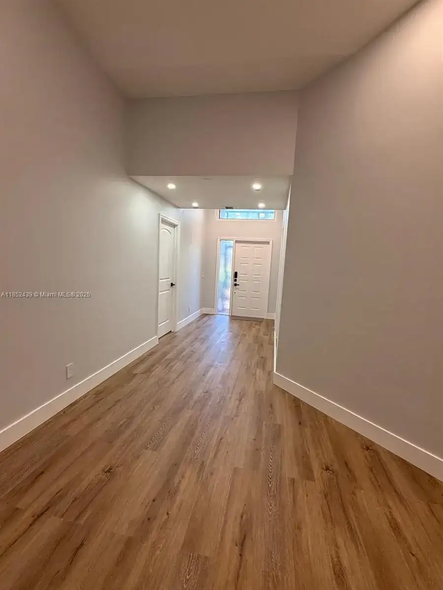 4690 S Fountains Dr S, Lake Worth FL 33467 photo 2