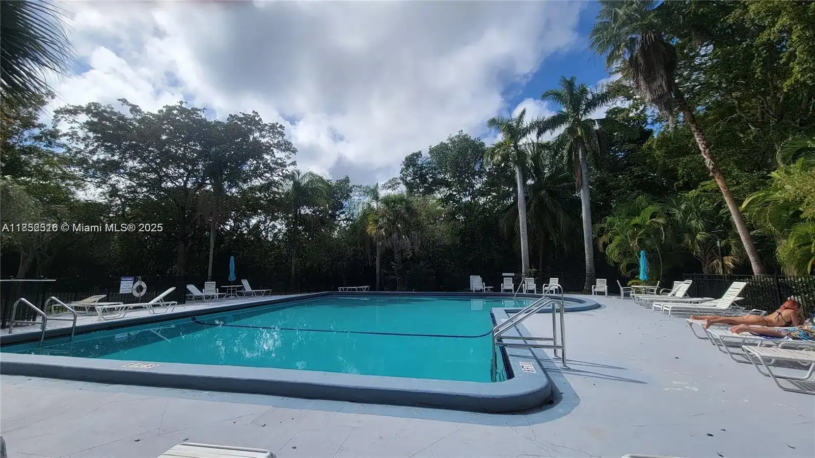 17890 W Dixie Hwy 307 Hwy # 307, Miami FL 33160 photo 2