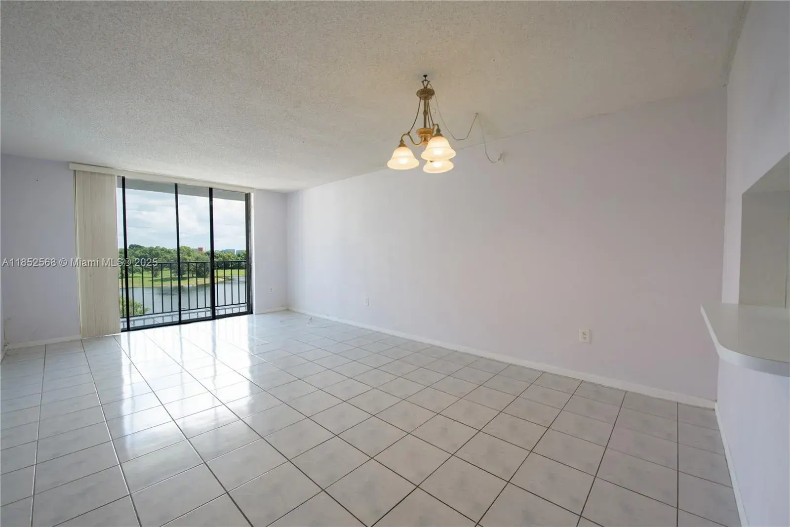 9688 Fontainebleau Blvd # 504, Miami FL 33172