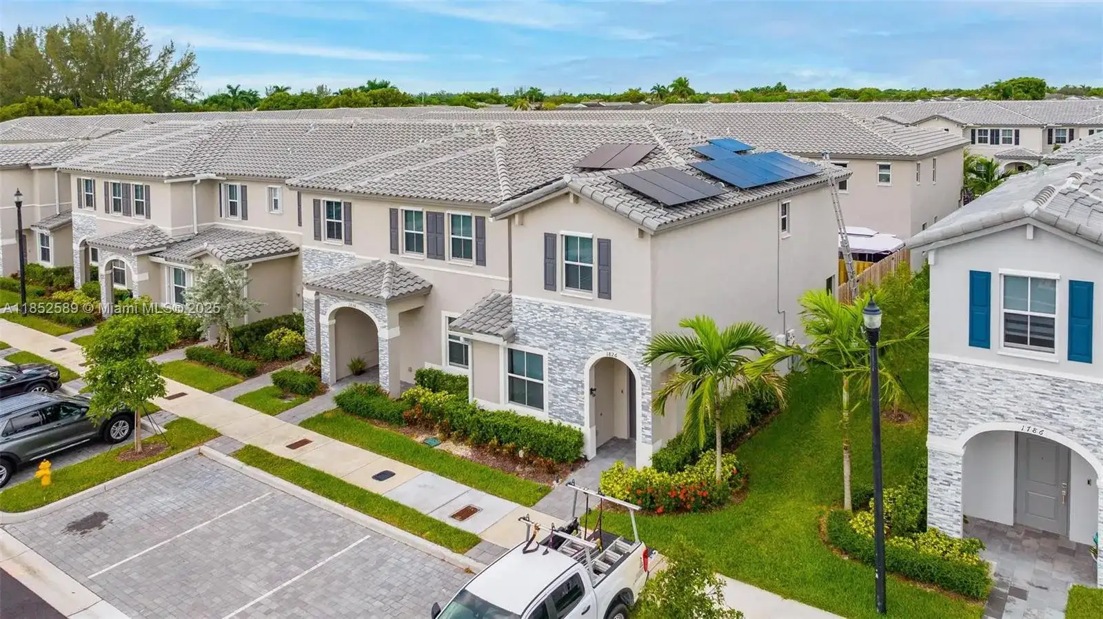 1826 SE 26th Rd, Homestead FL 33035 photo 2