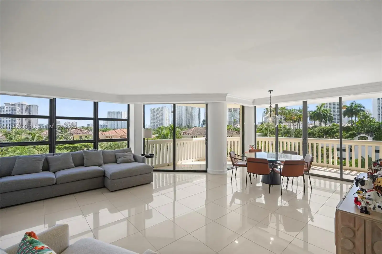1000 W Island Blvd # 504, Aventura FL 33160 photo 2