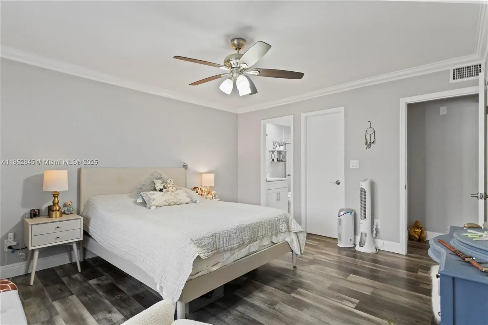 120 Golden Isles Dr # 23B, Hallandale Beach FL 33009