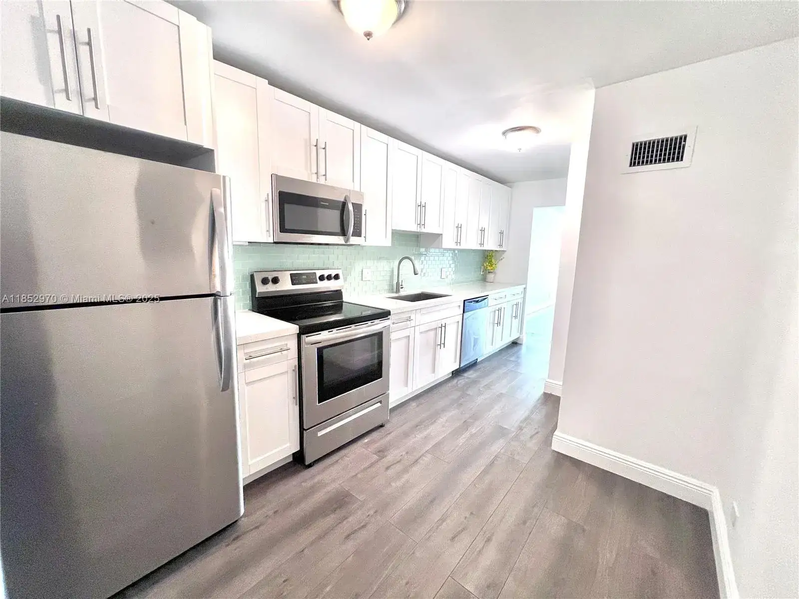3660 NE 166th St # 409, North Miami Beach FL 33160