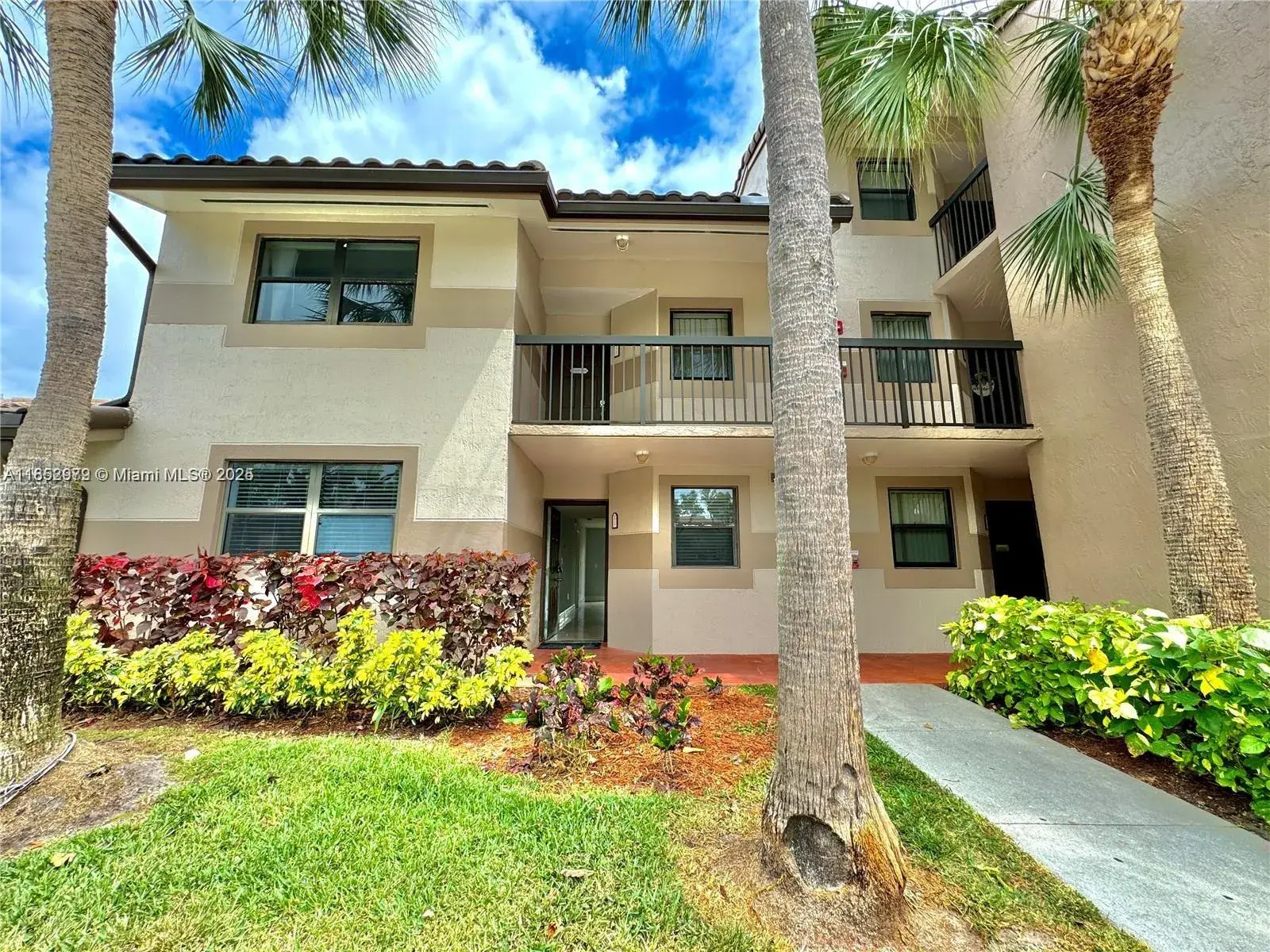 9886 Nob Hill Ln, Sunrise FL 33351