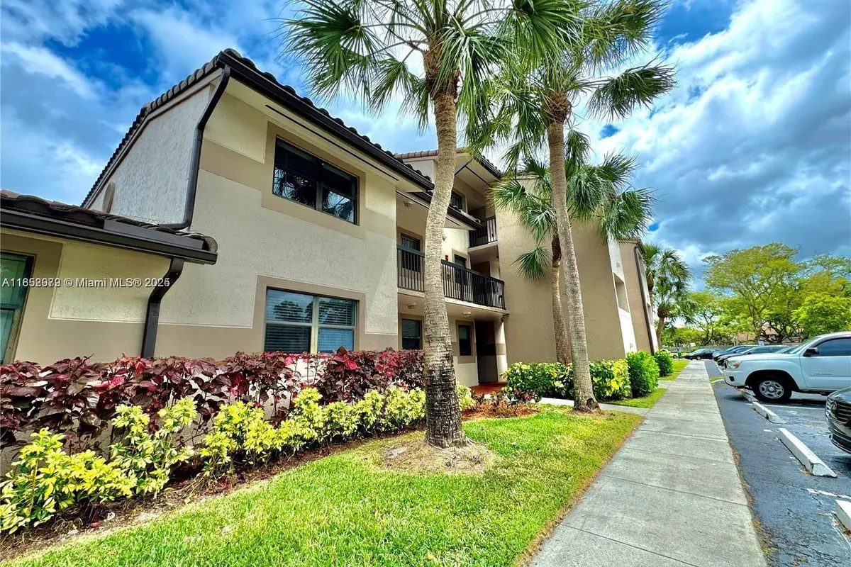 9886 Nob Hill Ln, Sunrise FL 33351