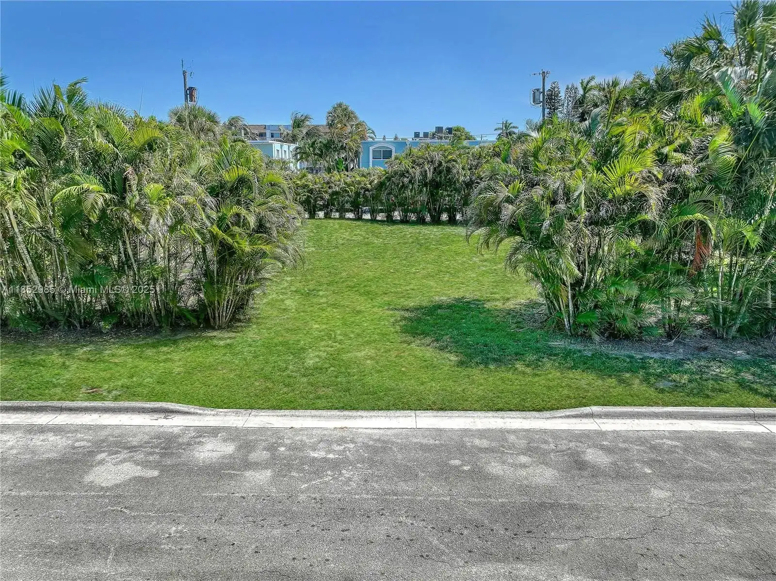 7 Lakeside Palms Ct, Lake Worth FL 33460