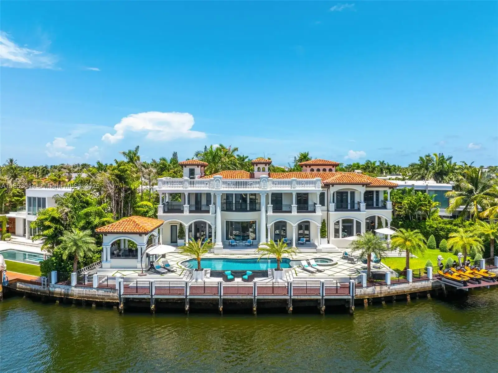 498 N Parkway Pkwy, Golden Beach FL 33160