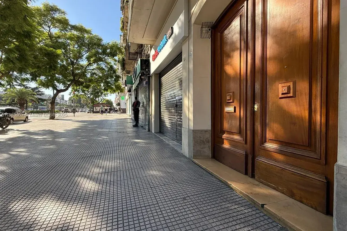 128 Bernardo de Irigoyen Montserrat # 7, FL 128