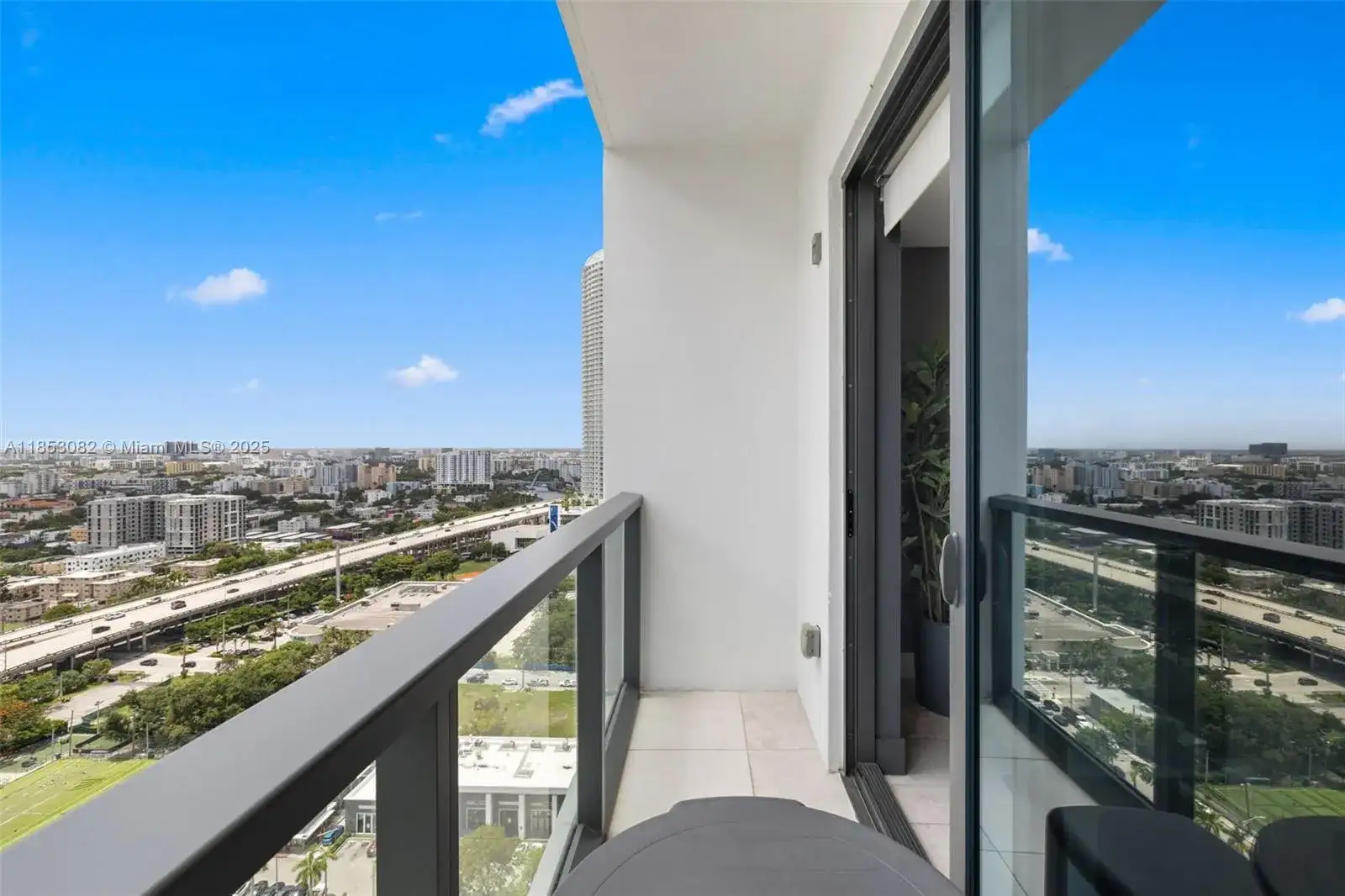 239 SW 9th St # 2303, Miami FL 33130 photo 5