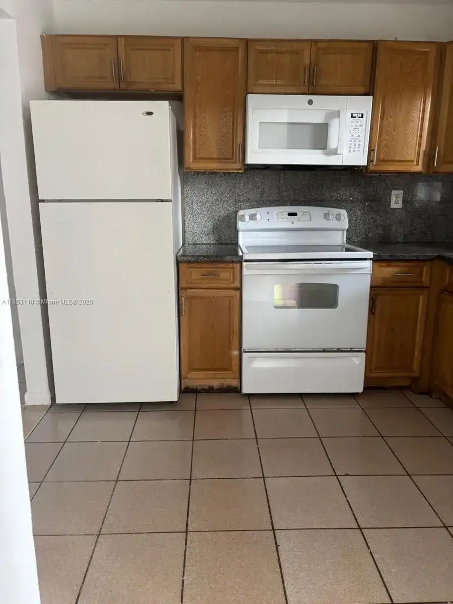 2710 W 76th St # 101, Hialeah FL 33016 photo 3