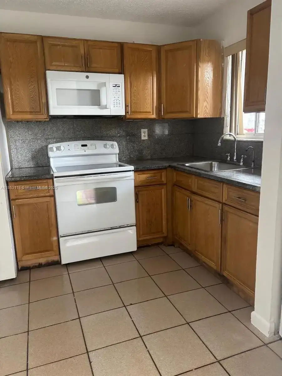 2710 W 76th St # 101, Hialeah FL 33016 photo 4