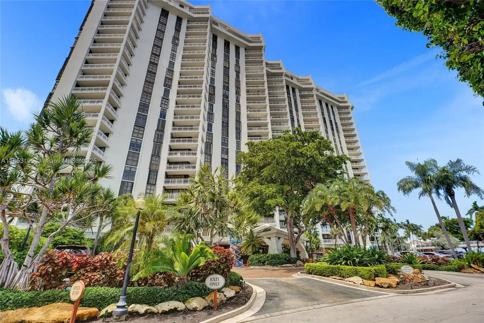 4000 Towerside Ter, Miami FL 33138 photo 3