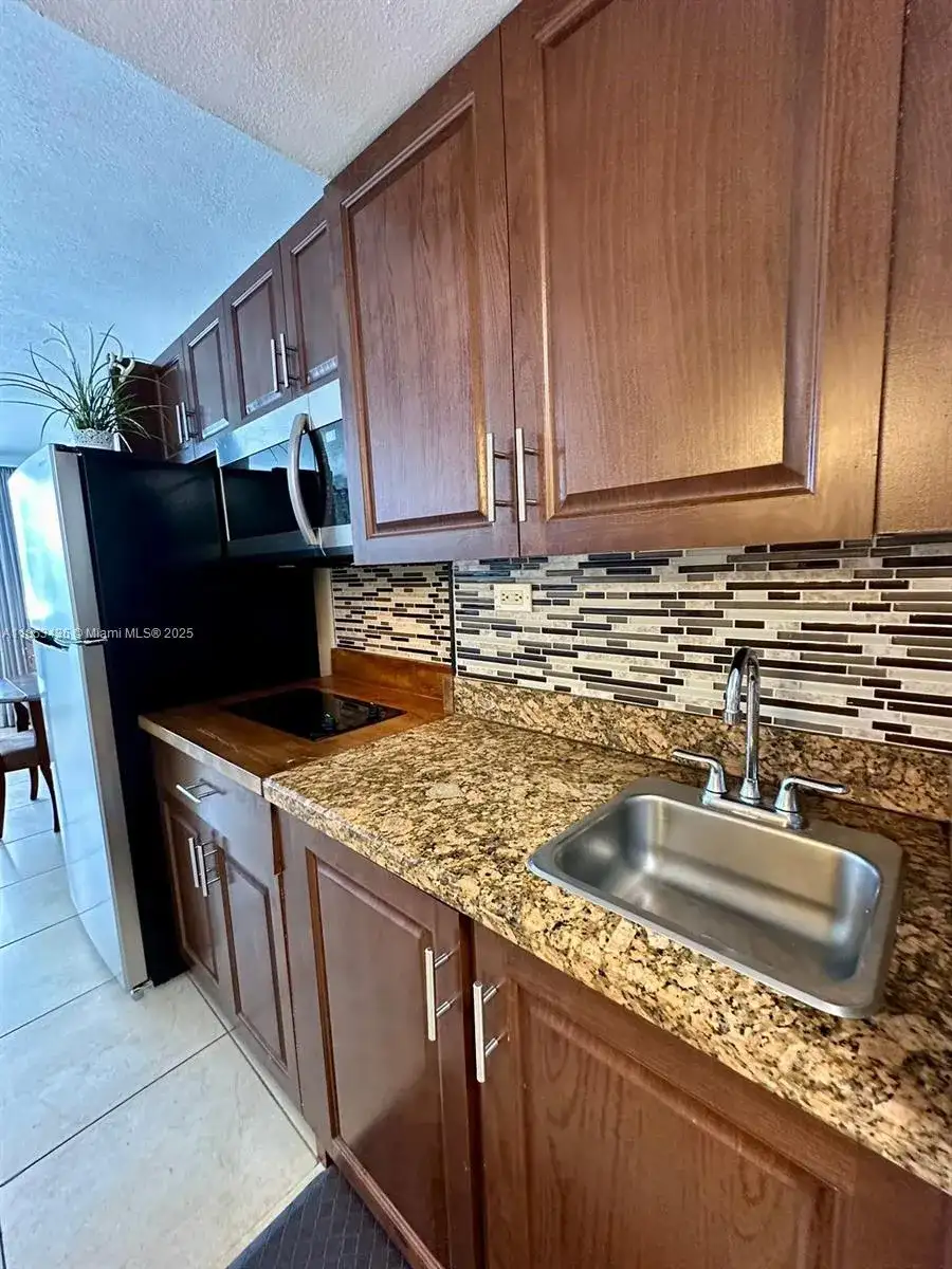 19201 Collins Ave # 108, Sunny Isles Beach FL 33160 photo 3