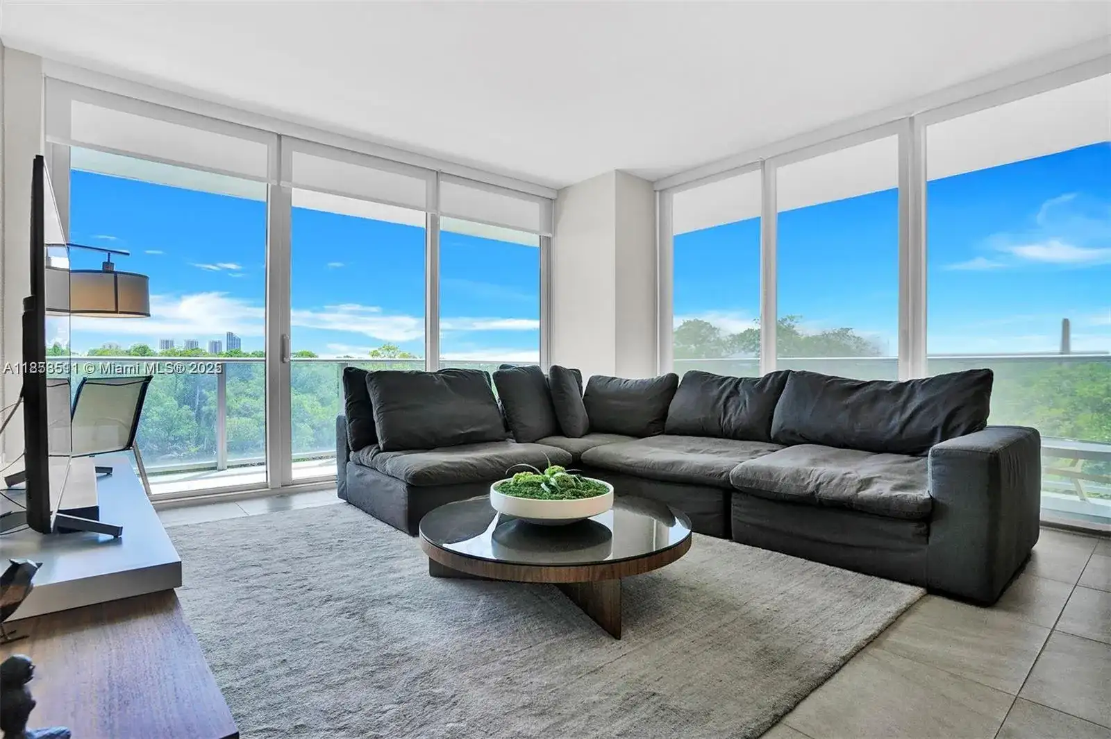16385 Biscayne Blvd # 421, North Miami Beach FL 33160 photo 4