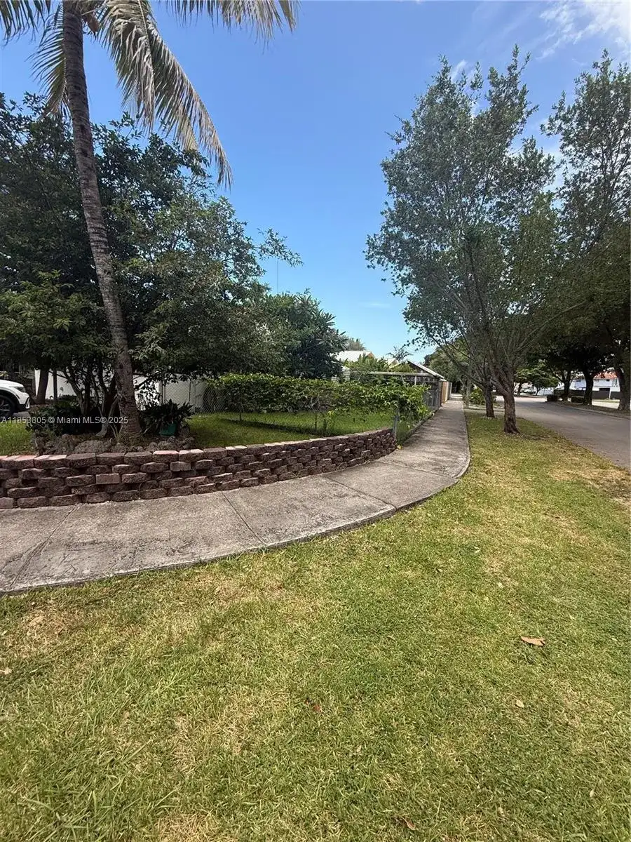 11472 SW 4th St, Sweetwater FL 33174 photo 3