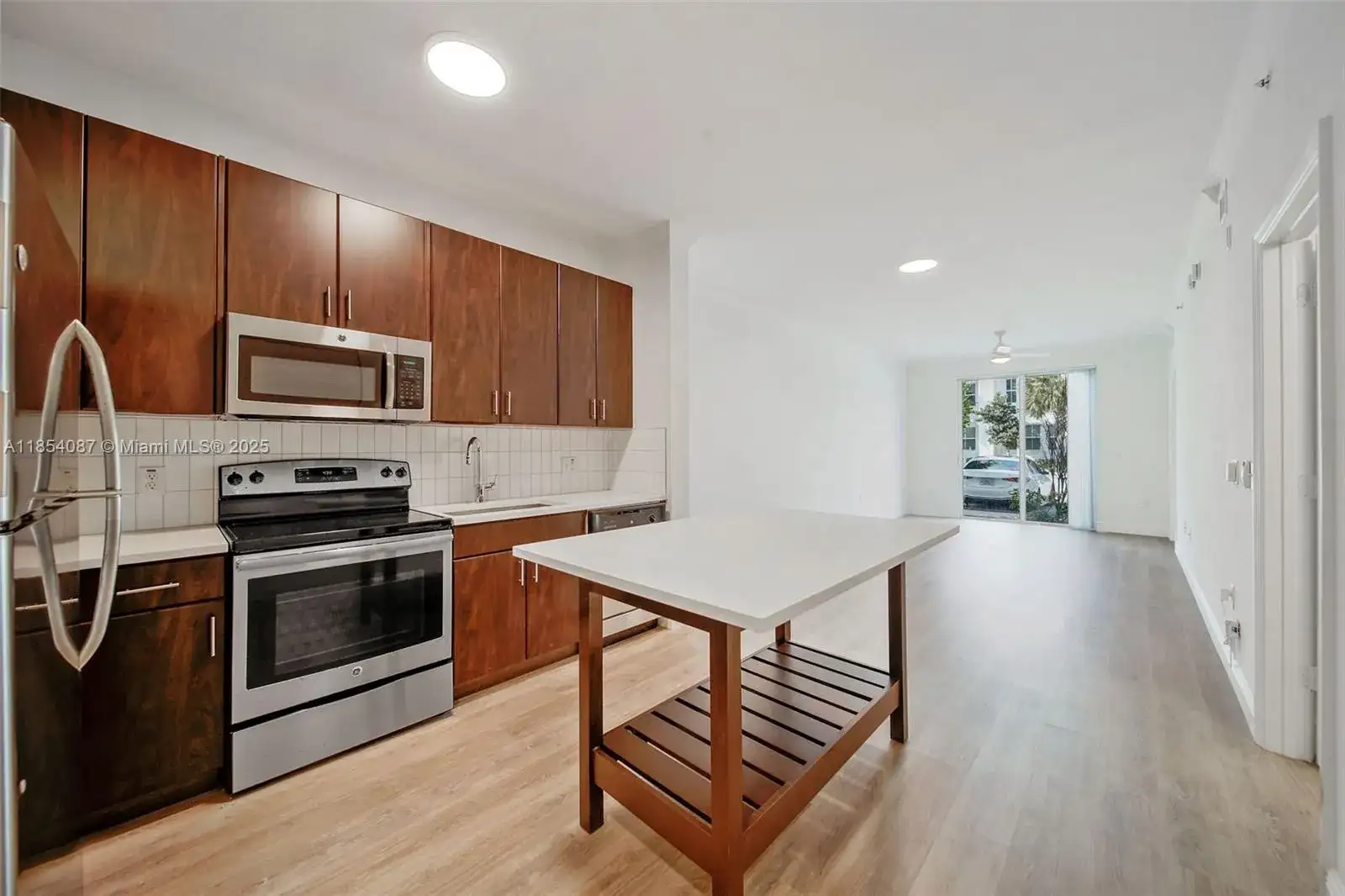 10170 SW 7th St # 105, Pembroke Pines FL 33025 photo 4
