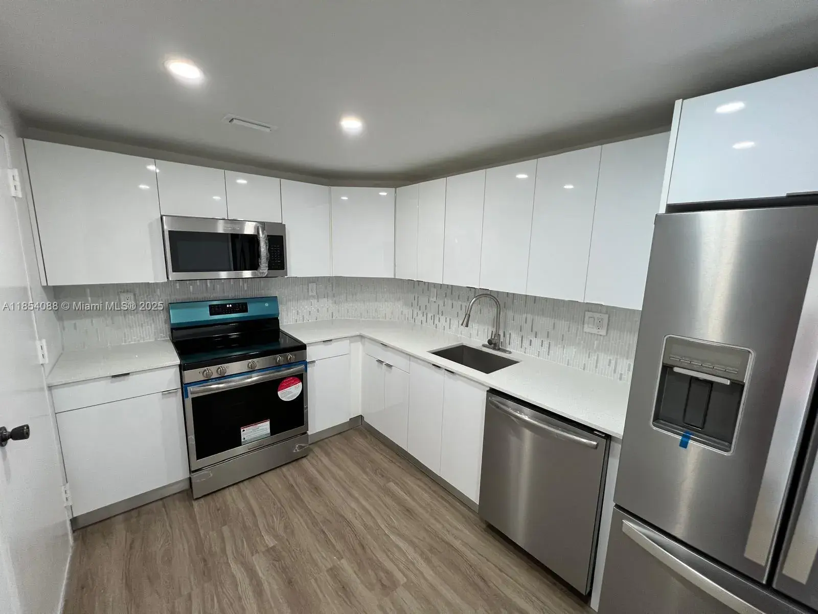500 Bayview Dr # 1120, Sunny Isles Beach FL 33160