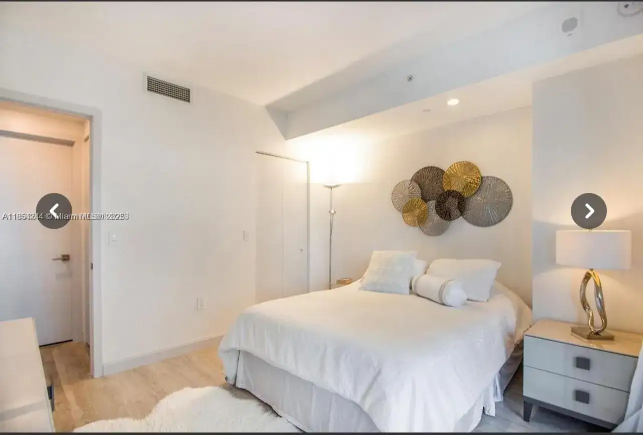 55 SW 9th St # 3802, Miami FL 33130 photo 2