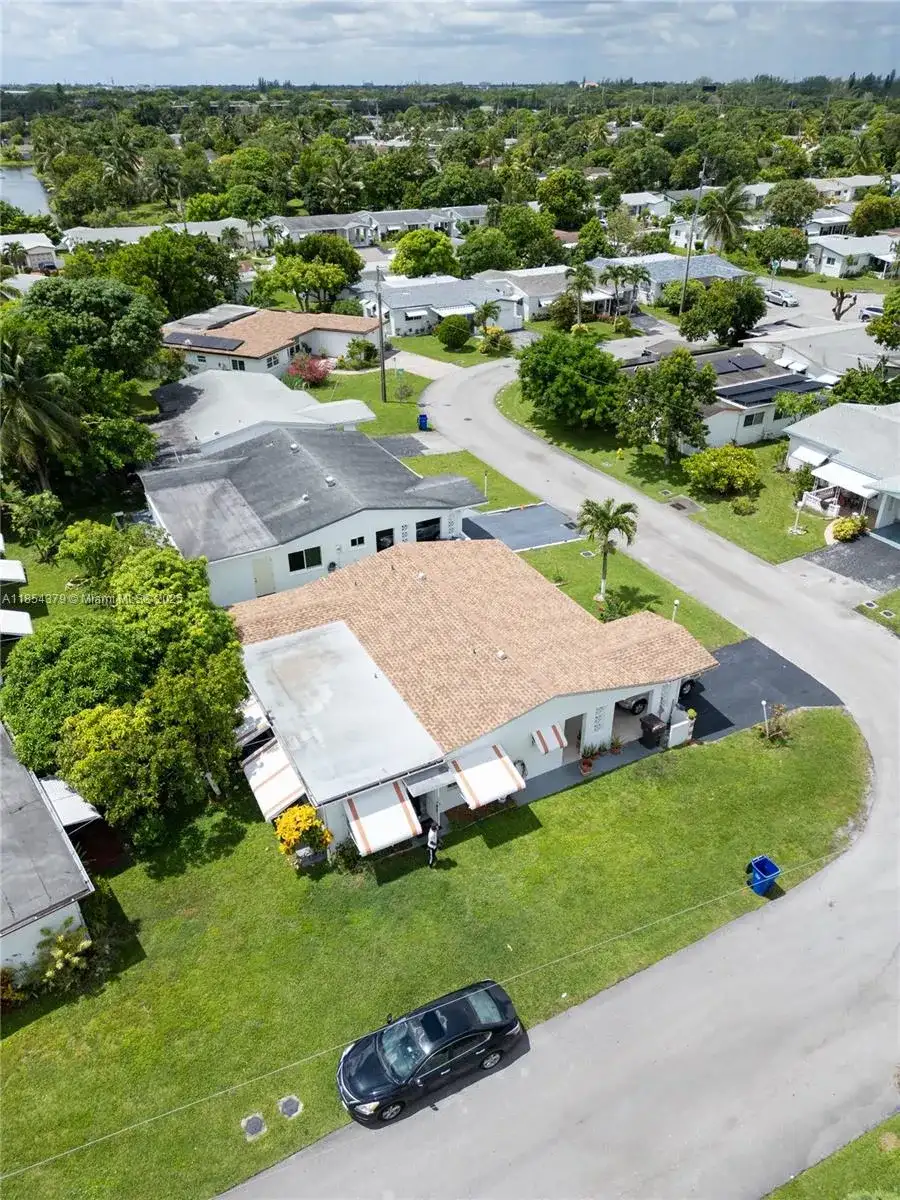 4290 NW 49th Ter, Lauderdale Lakes FL 33319 photo 2