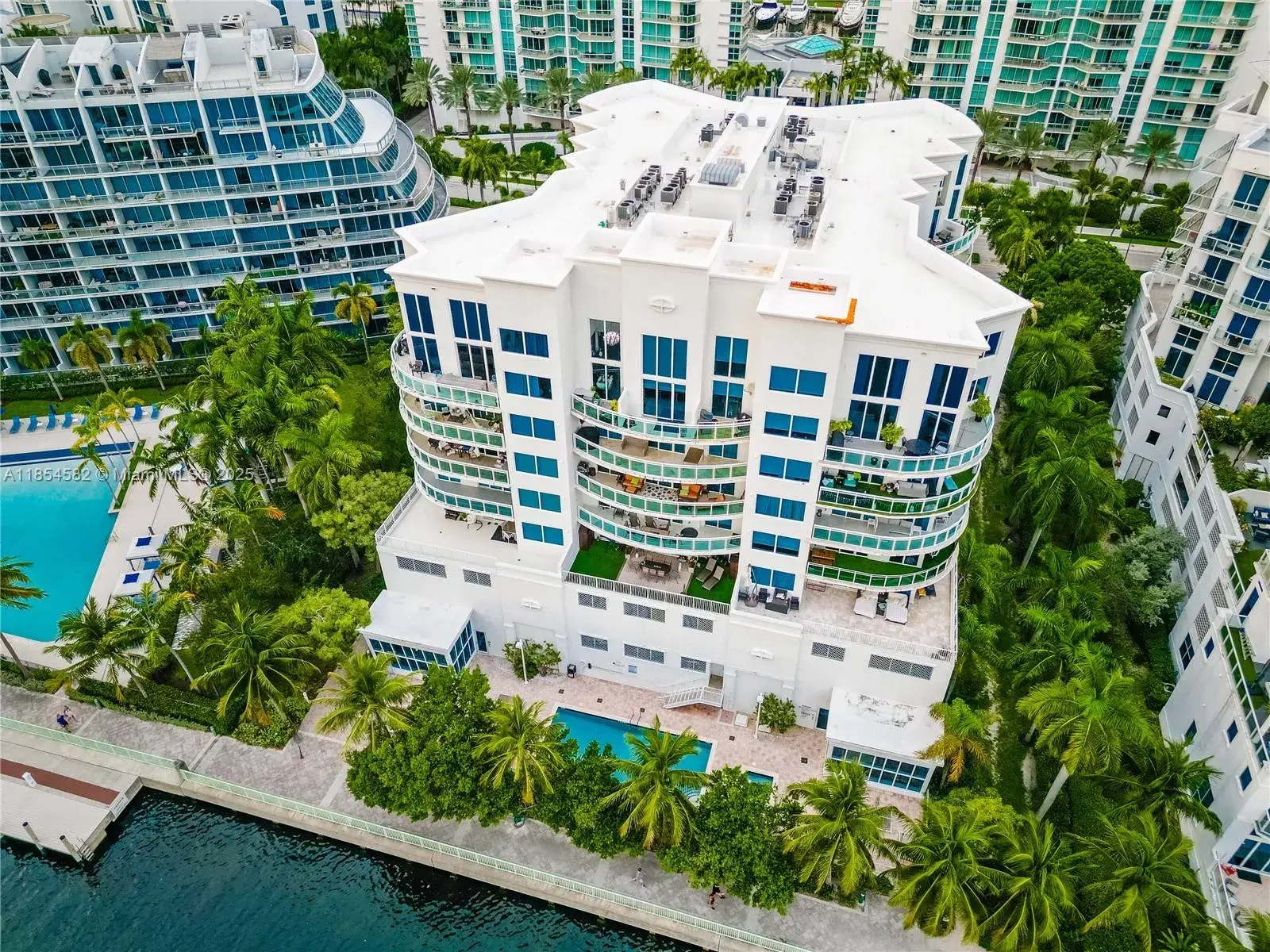 3000 NE 188th St # 701, Aventura FL 33180