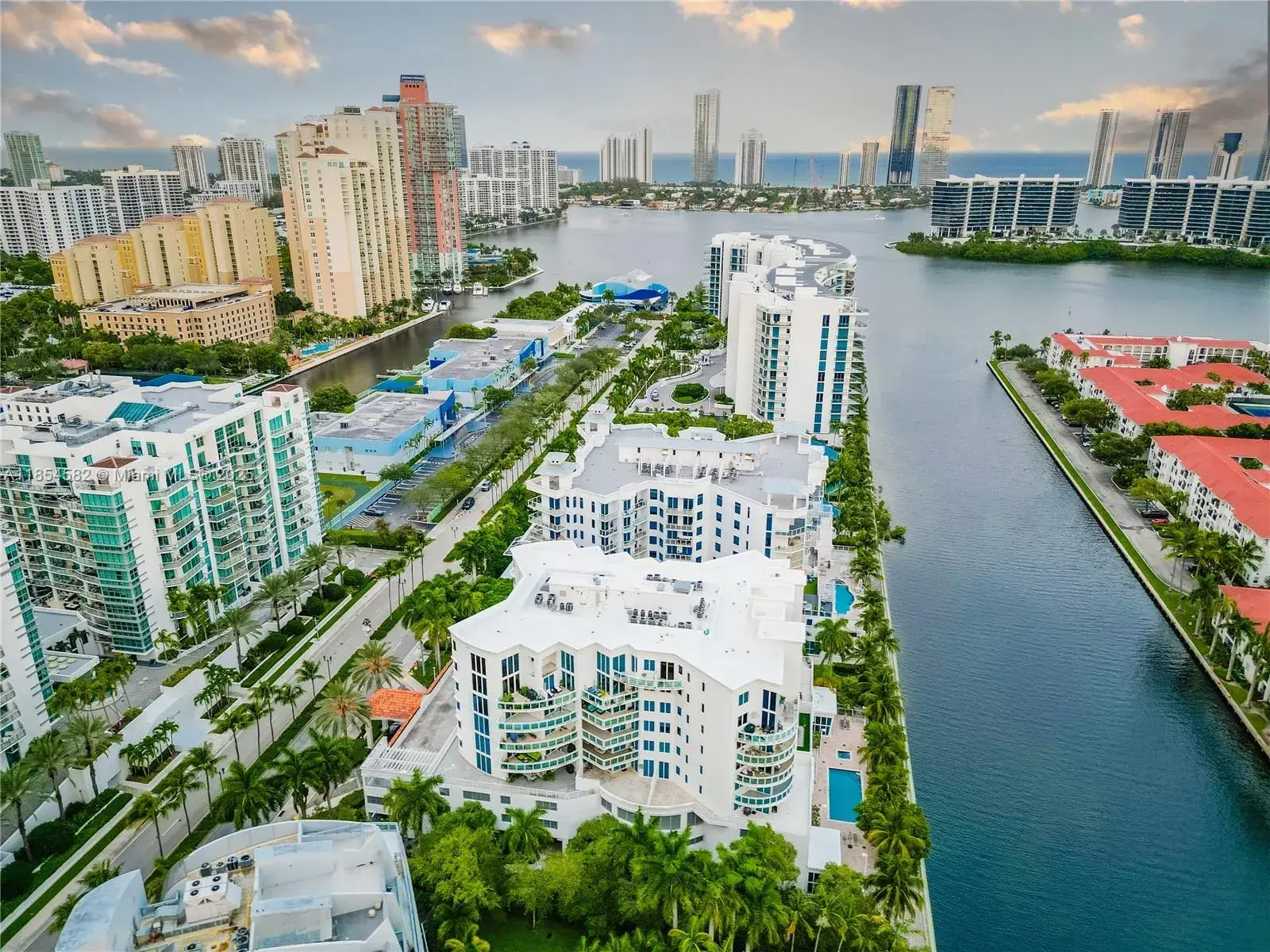 3000 NE 188th St # 701, Aventura FL 33180