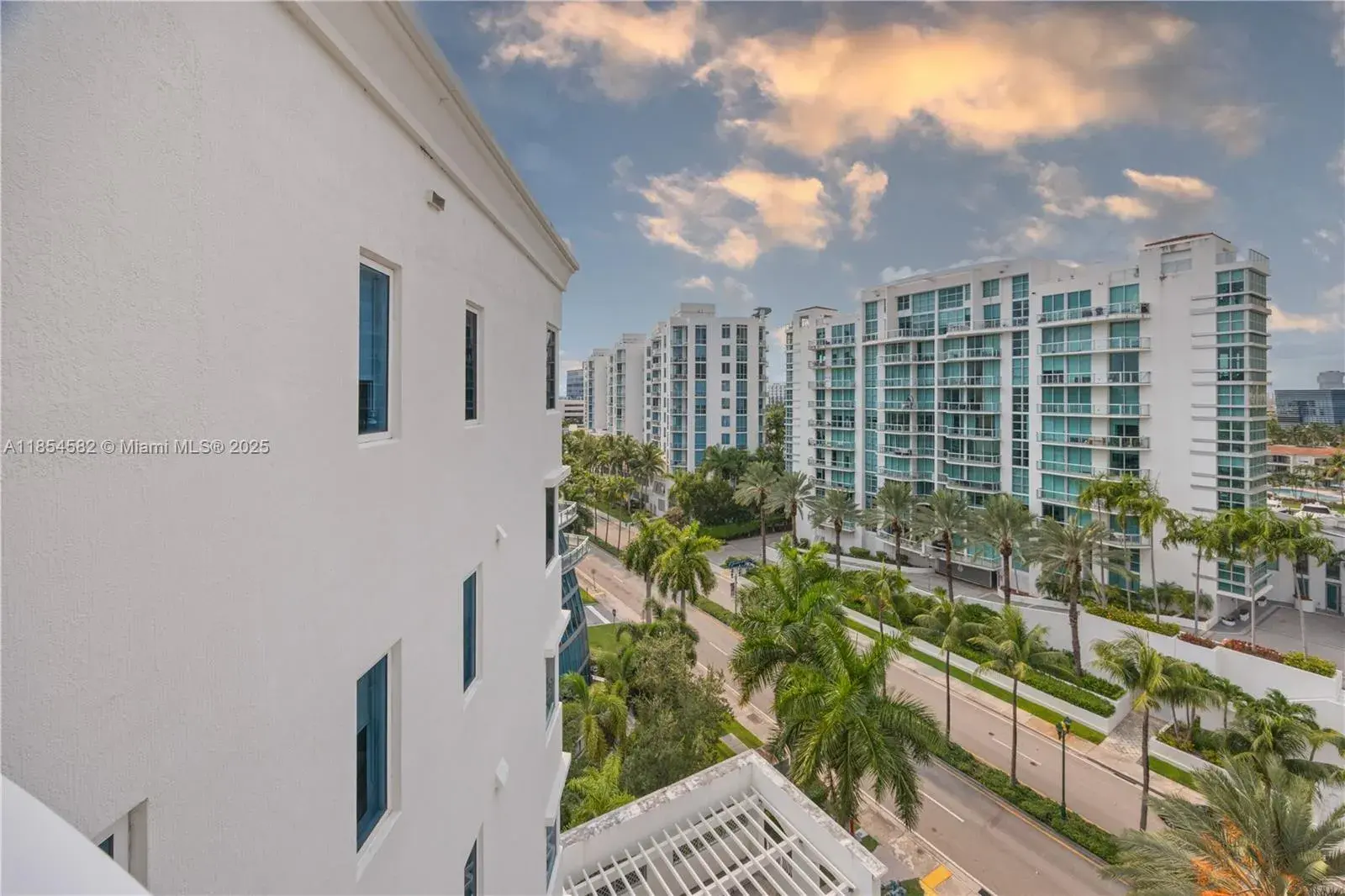 3000 NE 188th St # 701, Aventura FL 33180