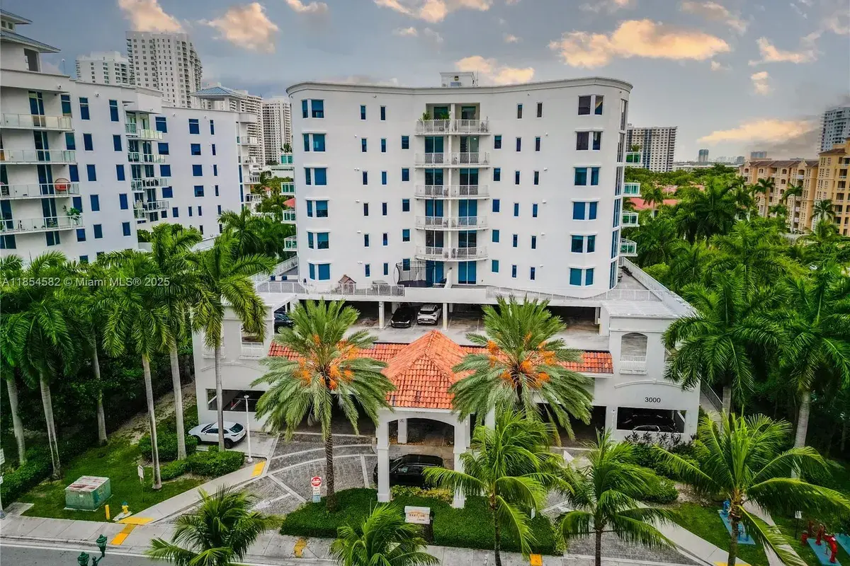 3000 NE 188th St # 701, Aventura FL 33180